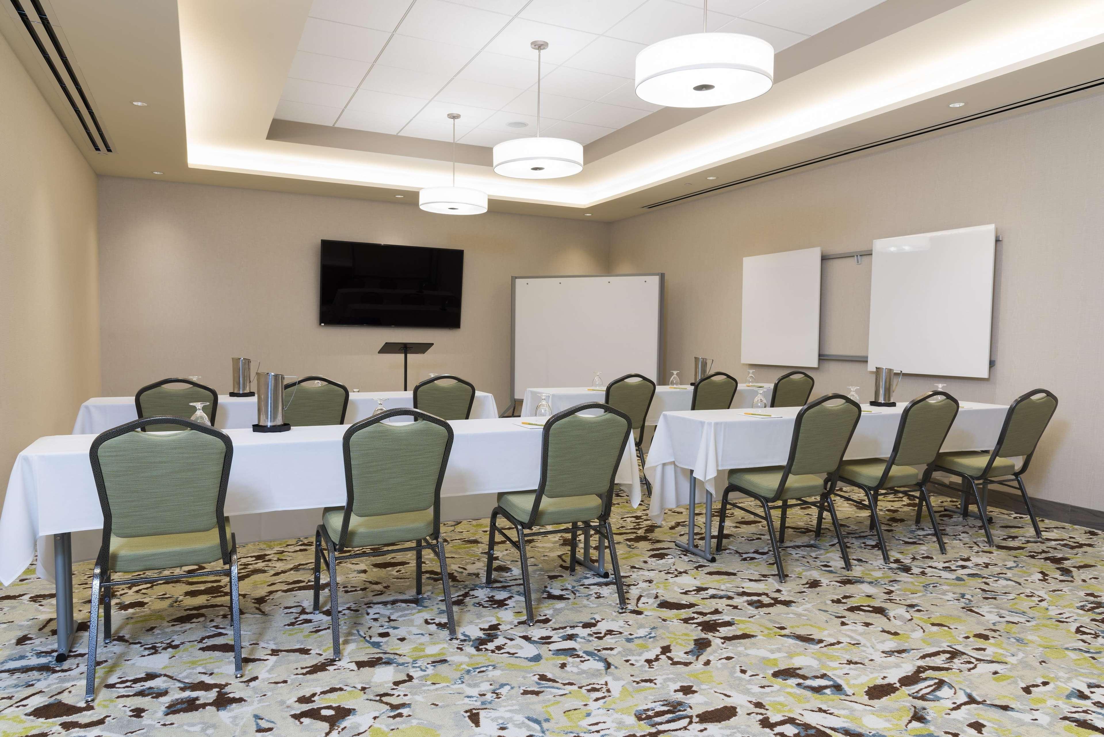 Hilton Garden East Hotel 3*