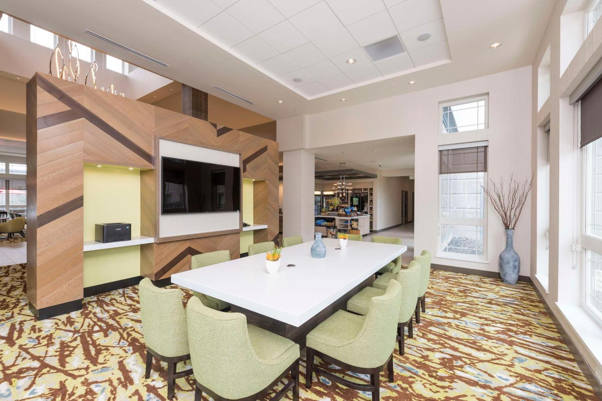 Hilton Garden East Hotel 3*