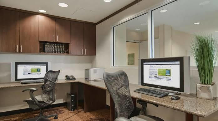 Hilton Garden East Hotel 3*